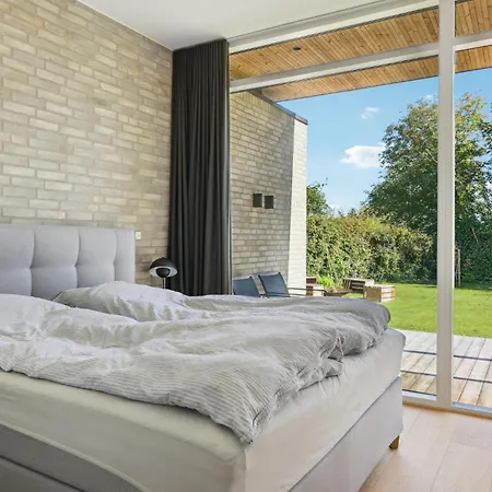 2 Bedroom Awesome In Egå